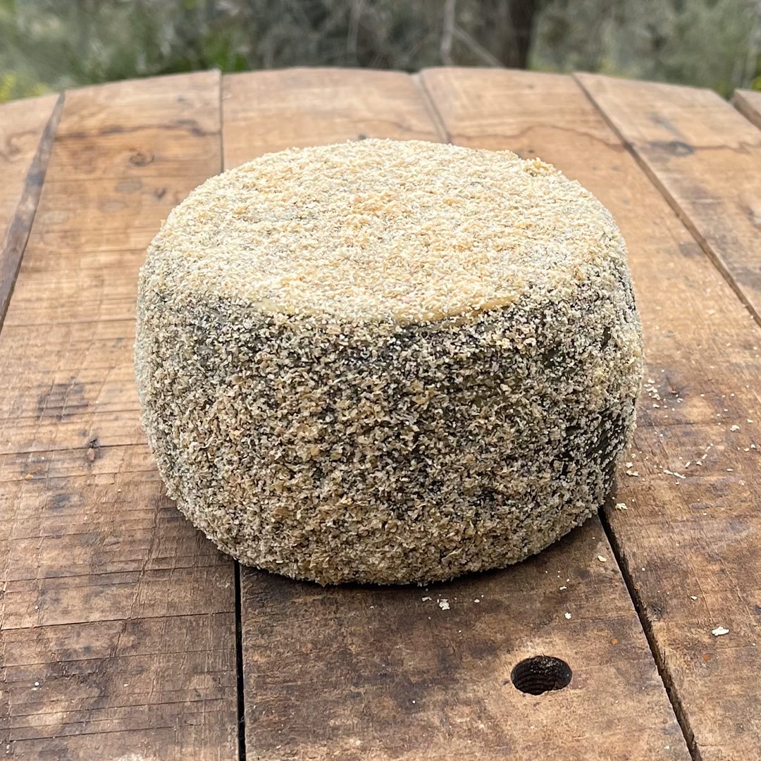 Pecorino affinato in crusca di grano